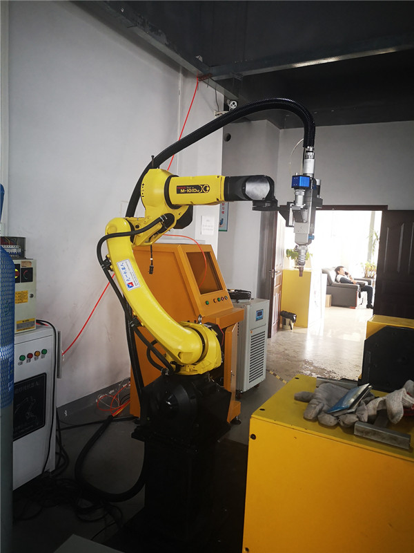 激光自動(dòng)焊接機(jī)器手